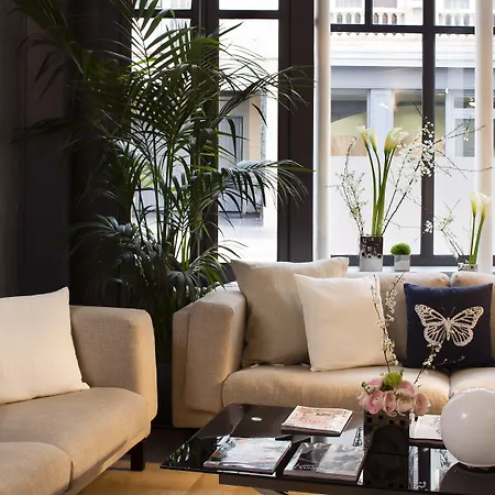 Le Petit Oberkampf & Hotel 4*