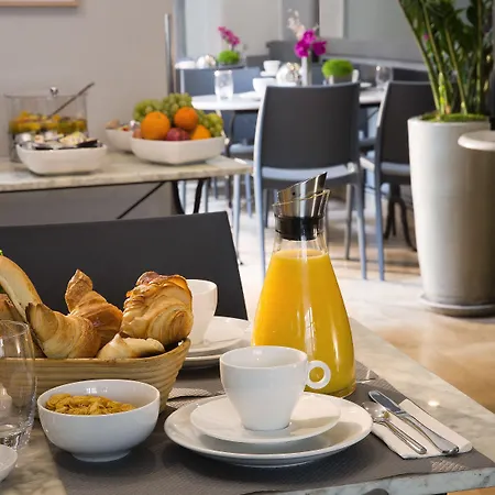 Le Petit Oberkampf & 4* Paris