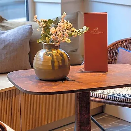 Le Petit Oberkampf & Hotel 4*