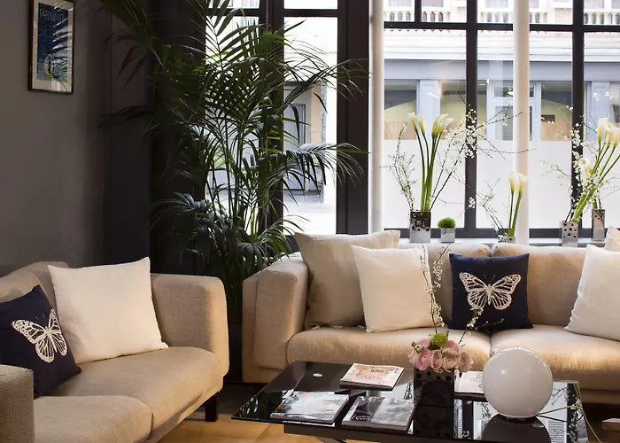 Le Petit Oberkampf & Hotel 4*