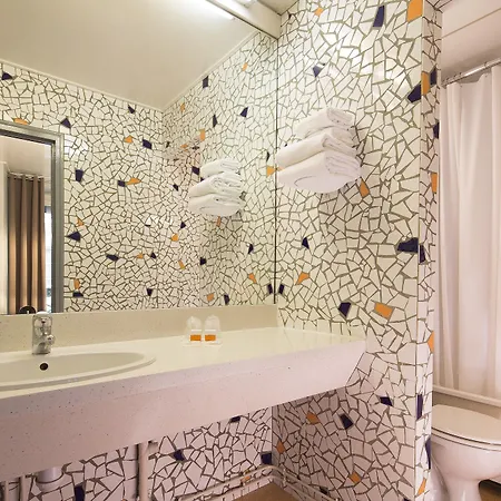 Le Petit Oberkampf & 4* Paris