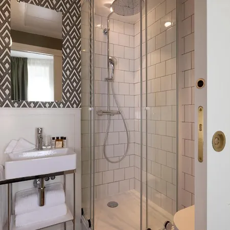 Le Petit Oberkampf & Hotel 4*