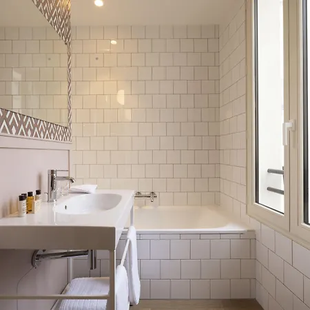 Le Petit Oberkampf & Hotell Paris